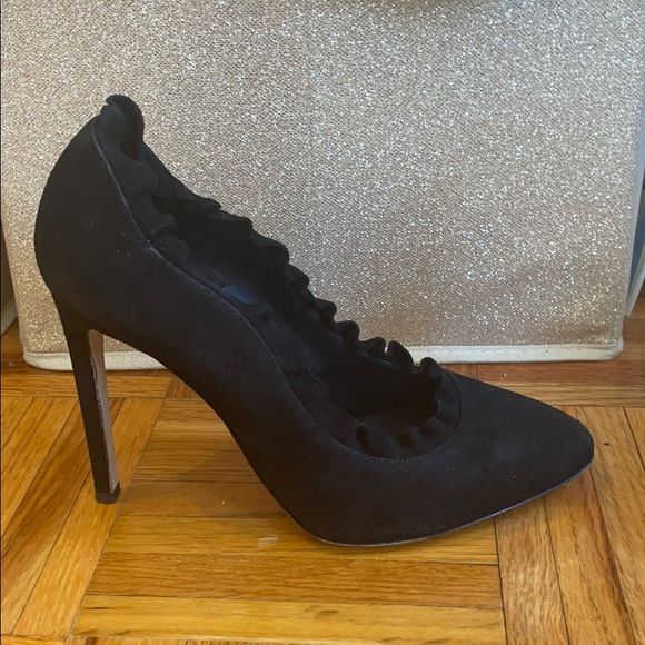 A pair of super cute black Giuseppe Zandotti heels - Picture 1 of 2